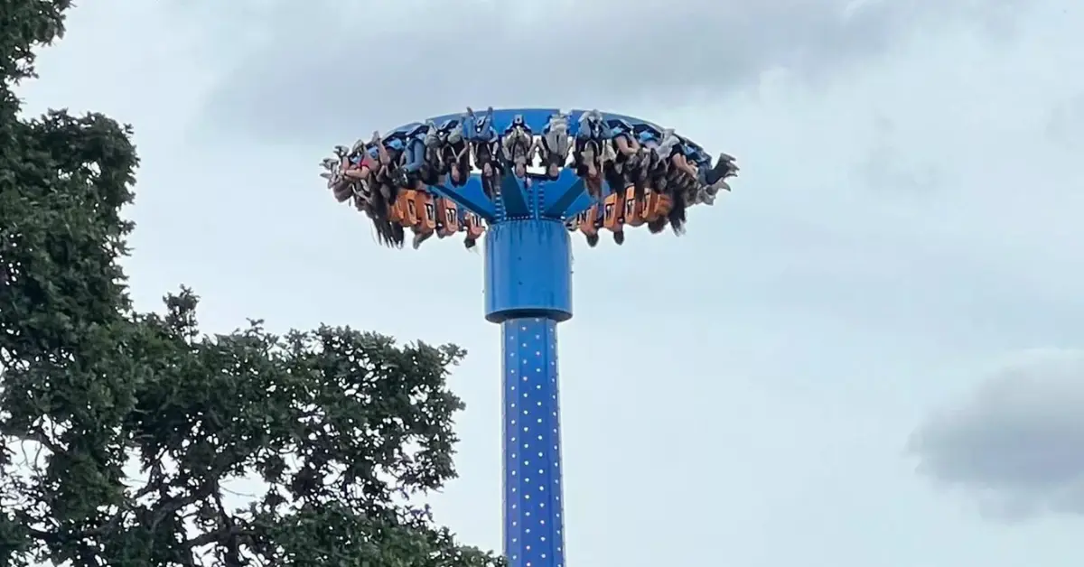 28 Lives Dangling: The Terrifying Atmosfear Ride Malfunction and Miraculous Rescue That Shook Oaks Park – Is Your Favorite Ride Safe?